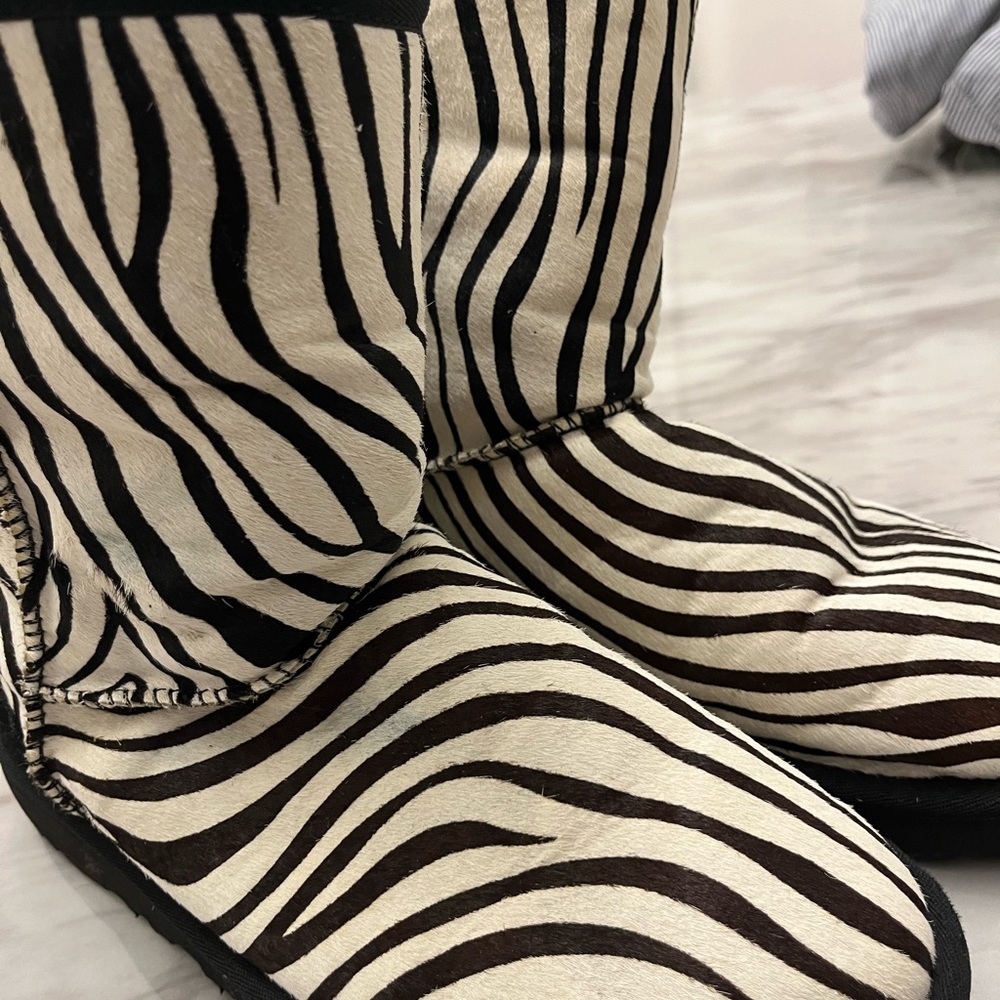 UGG Zebra Print Winter Boots - Black and White size 8